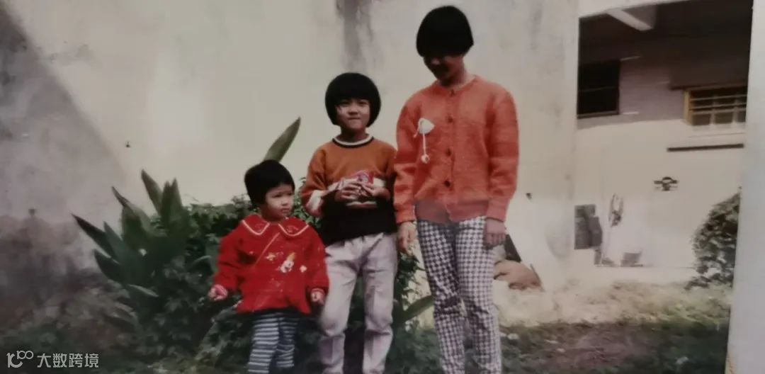 叮一口就没命、差点被非洲狮吃了…85后潮汕女孩以命相博，用一场冒险拿下大单！