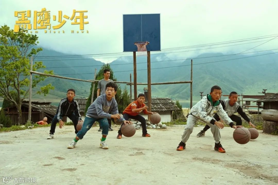 什么是时代洪流中的「好故事」？｜对话《黑鹰少年》总制片人陈铁