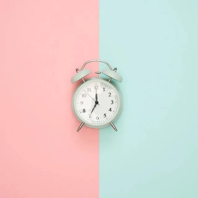 懒人周报 | 多家大公司被曝缩招；QQ“滴滴滴”提示音成为声音商标；霍金遗物拍卖