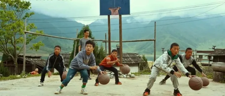 什么是时代洪流中的「好故事」？｜对话《黑鹰少年》总制片人陈铁