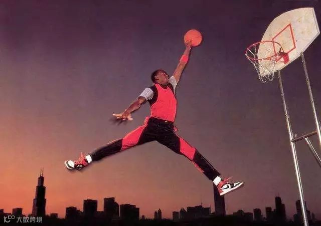 从负债累累的球鞋代理到千亿市值体育帝国，Nike如何草根逆袭 | 深读