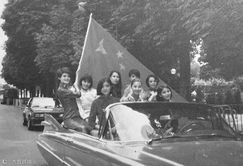 人皆可得的时尚 vs “彻头彻尾的资本主义”：什么才是奢侈品的本质？