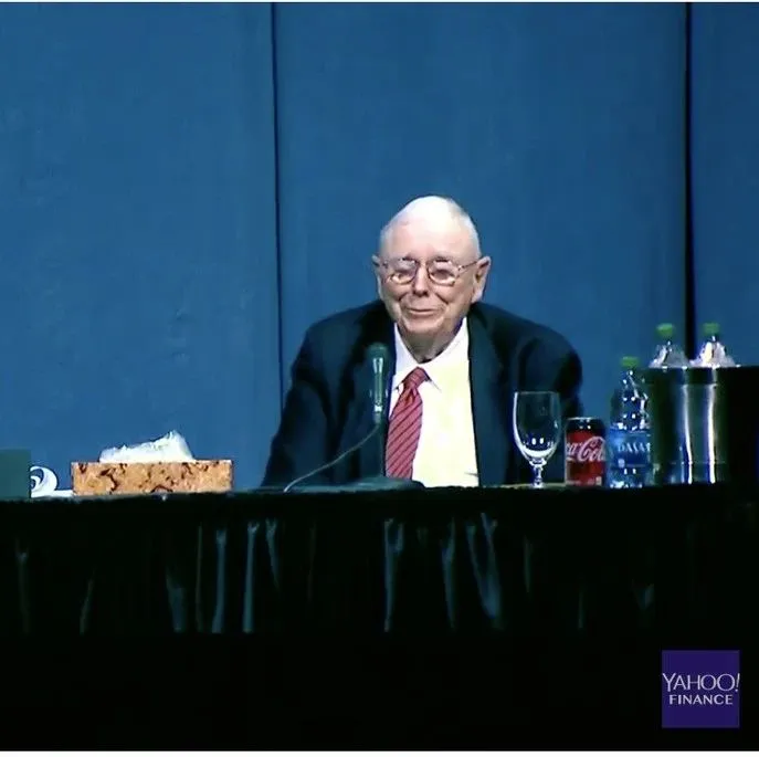 89岁巴菲特：钱无法买来爱和时间，财富与满足感不是等比提升| 股东会集锦