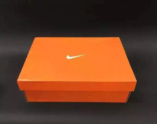 从负债累累的球鞋代理到千亿市值体育帝国，Nike如何草根逆袭 | 深读