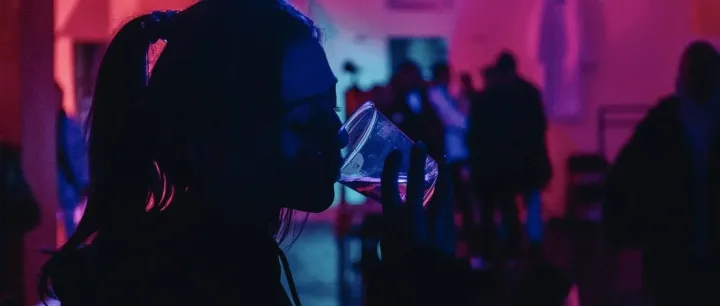 夜店神器？海王必备？揭秘Z世代的新社交工具