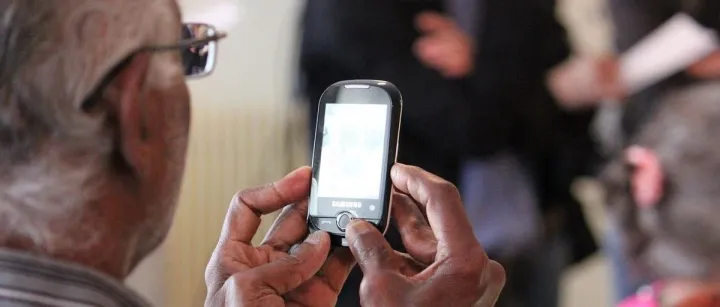 揭秘“网瘾”爸妈辈日常：看小说、刷视频，低价抢购靠直播