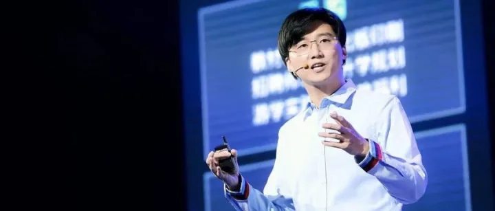 当产业互联网的终局照进教育的现实 | 专访校宝在线CEO张以弛