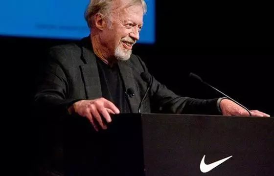 从负债累累的球鞋代理到千亿市值体育帝国，Nike如何草根逆袭 | 深读