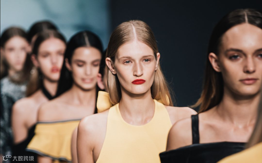 股价暴跌、预期下调，疫情冲击下奢侈品行业如何应对？