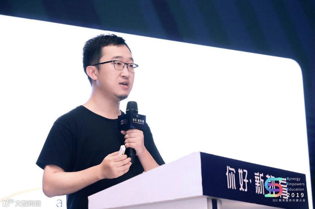 当产业互联网的终局照进教育的现实 | 专访校宝在线CEO张以弛