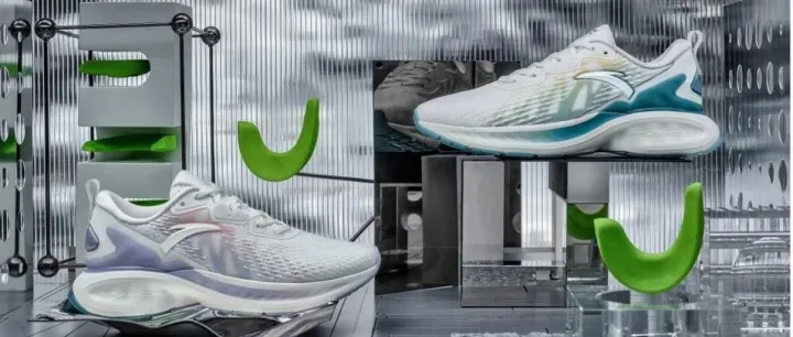 数字化转型新样板：安踏跑出方法论