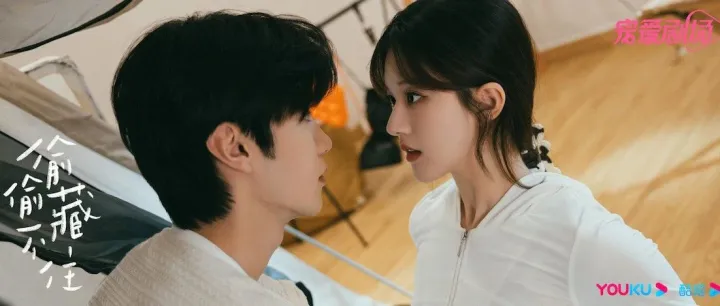 《偷偷藏不住》，一个暗恋故事的「恰到好处」｜对话制片人