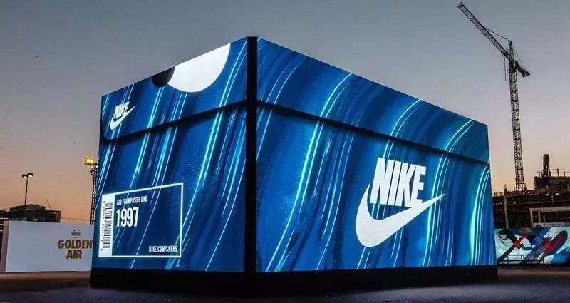从负债累累的球鞋代理到千亿市值体育帝国，Nike如何草根逆袭 | 深读