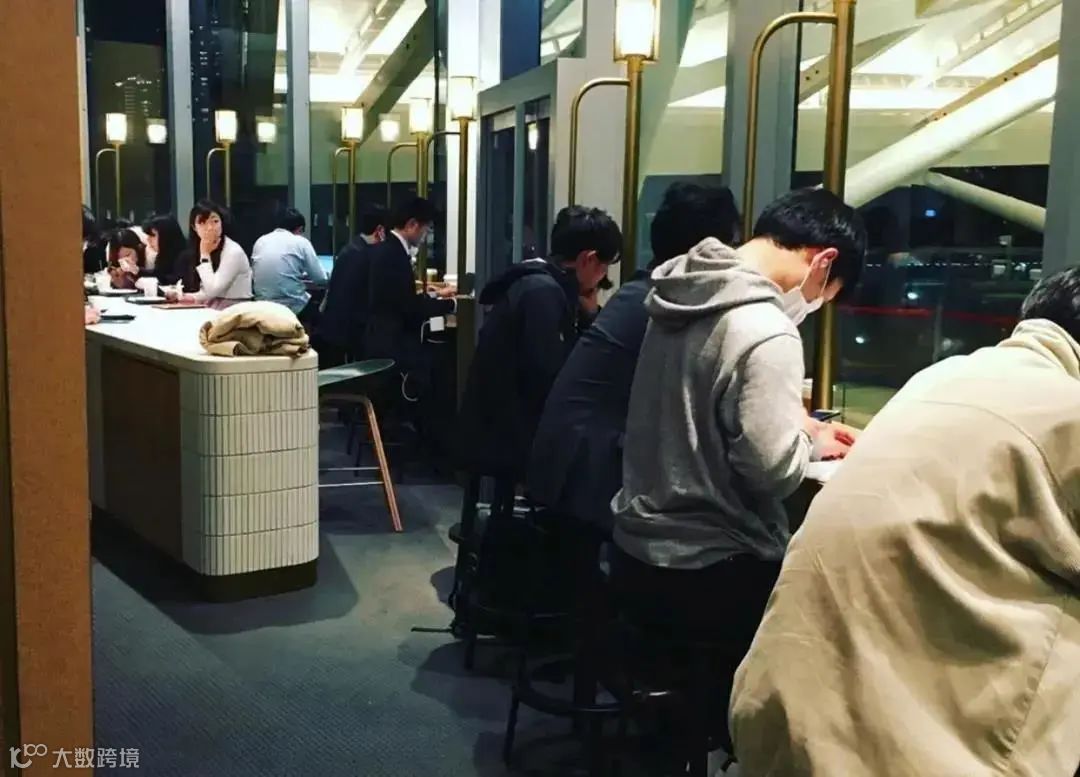 一周消费观察 | 拼多多活跃买家达5.85亿；喜茶开卖酱香饼；肖战新歌销售额破6000万