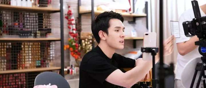 李佳琦、薇娅最成功的带货，不是口红和火箭，而是重上风口的MCN