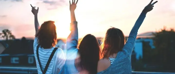 品牌拥抱Z世代：兴趣共鸣、高频互动、长情陪伴