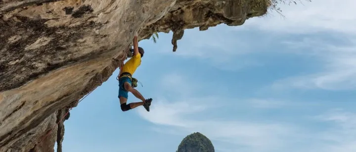 年轻人爱“爬墙”，但开家岩馆是个好生意吗？