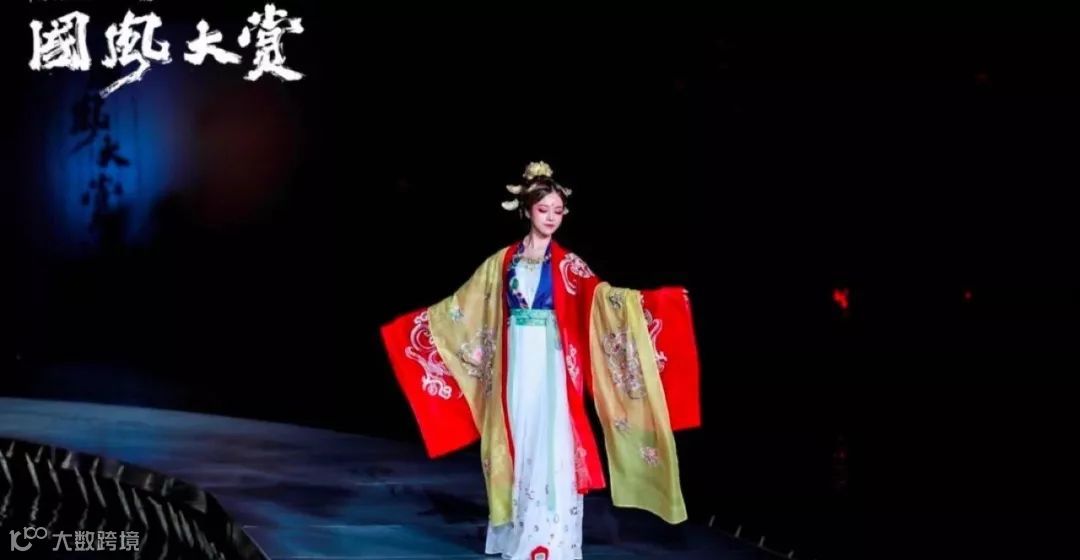 汉服、Lo裙、JK制服，怎样掏空95后00后的钱包｜新消费元素