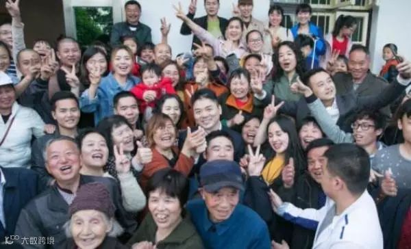 区块链狂热，抖音崛起，霍金去世：身处下半场的2018上半年 | 年中盘点