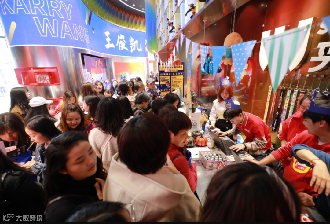 从表情包到娃娃机，轻IP还能怎么玩？ | 专访「十二栋文化」创始人王彪