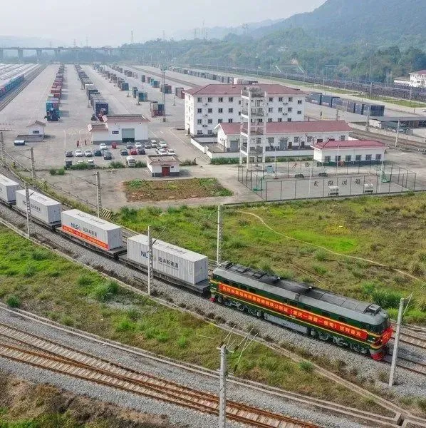 黄奇帆：陆港构建开放新纵深