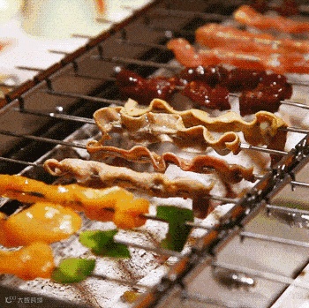 跨境人，来打个样，把‘球’踢进世界杯