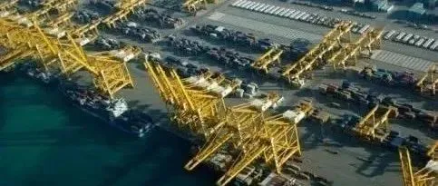 市场复苏之际，该国主要港口面临港口工人工会“无限期”罢工