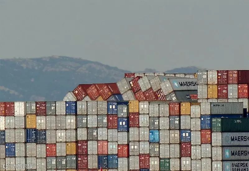 突发丨马士基18000Teu超大集装箱船遭遇恶劣天气43个集装箱丢失,85个集装箱被损坏!