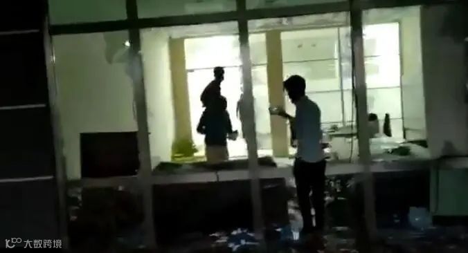 苹果印度工厂大暴乱！近2000人打砸抢烧，放火摧毁设备