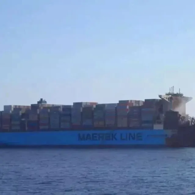 大火发生49天后，Maersk Honam轮终于抵达杰贝阿里准备靠港了！