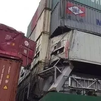 事故 | 两艘集装箱船在台中港口相撞，集装箱遭受损坏