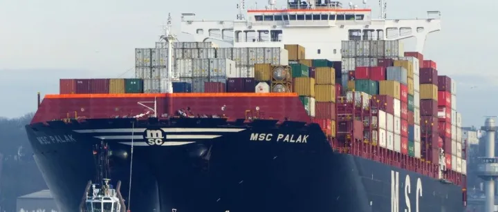 南非暴风雨之下：MSC箱船23个集装箱落海，马士基一箱船遭遇险情，开普敦港被迫关闭