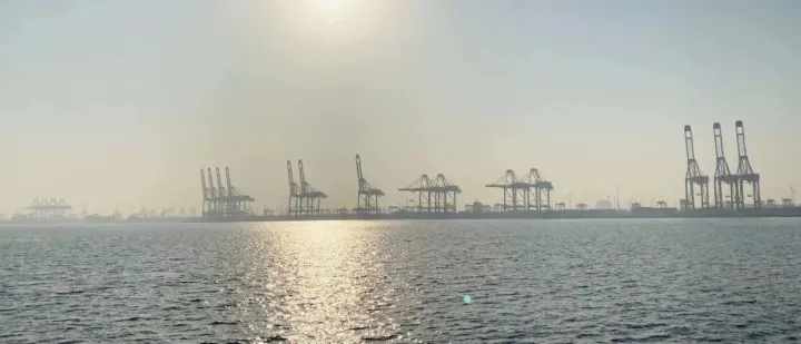 拥堵、跳港、延误，法国各大港口开始卷入大罢工，船公司发出紧急预警！