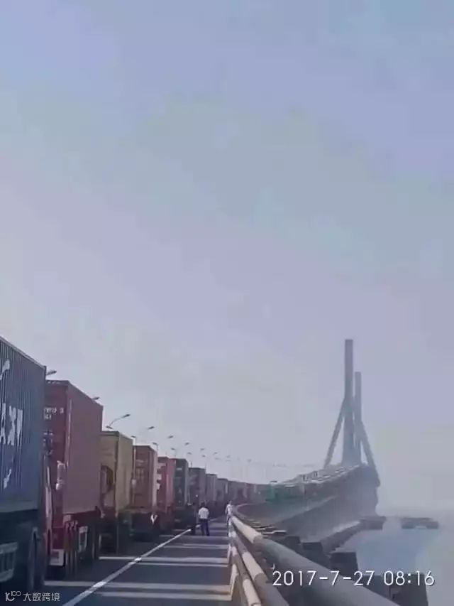 一日之内两起严重事故致两名拖车司机身亡,望广大货主多多理解,勿频繁催促司机!