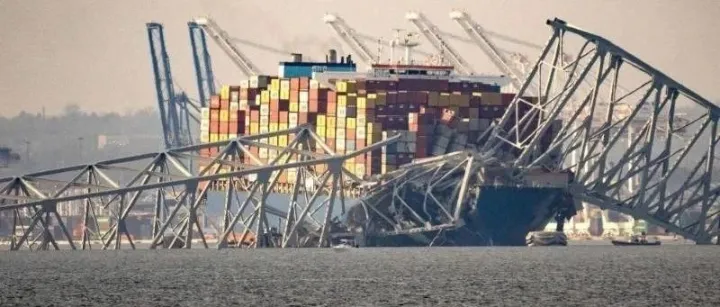 首艘驳船通过！巴尔的摩港临时通道开放