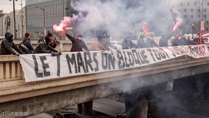 “让国家陷入停顿” 法国就退休制度爆发新一轮罢工