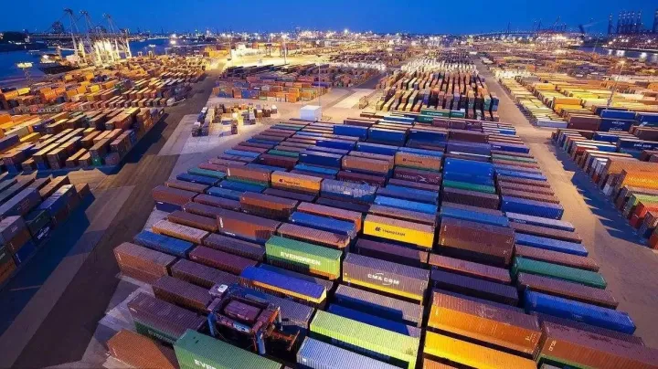 2018年，撼动集装箱市场的可能是这两家船公司......