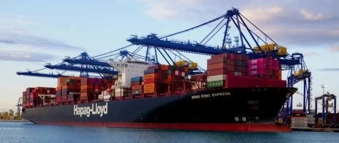 事故丨一大型集装箱船主机失控在厦门偏离航道；一集装箱船在吉达港卸货出意外集装箱受损