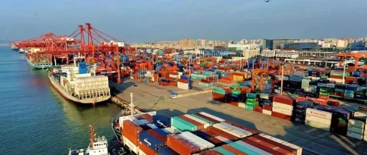 歐洲內(nèi)陸航道大擁堵！駁船等待長達(dá)77個小時，5萬個集裝箱延誤，船公司收取擁堵附加費