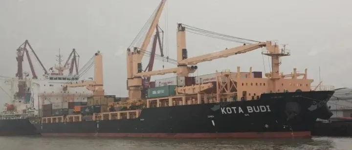 太平船务PIL一艘船舶上5名中国船员在西非海域被劫持！