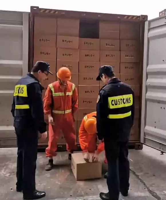 又是危险品瞒报:22.6吨！烟花爆竹！