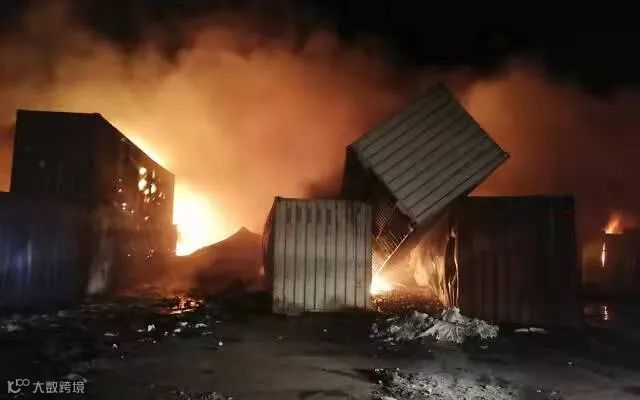 突发！该国港口遭空袭，集装箱堆场起火，造成重大损失！