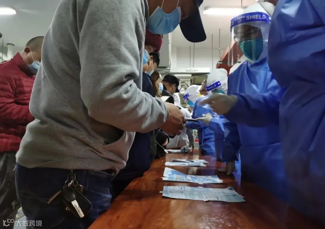 浦东机场UPS货运人员确诊!各货运站人员连夜检测,货运影响持续