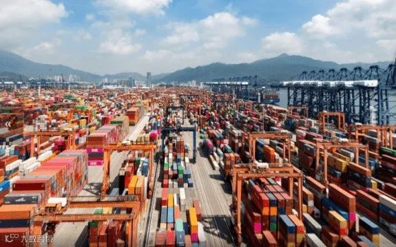 消费需求放缓，商品库存积压，美国最大仓库区爆满！