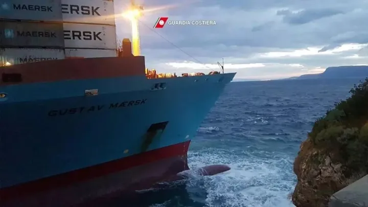 马士基大型集装箱船意大利搁浅（附视频）