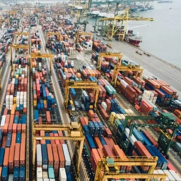 预测到明年初将有430万个集装箱过剩，港口堆场将不堪重负