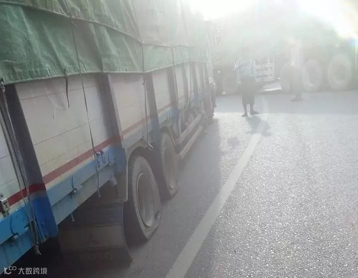 缅甸军事冲突加剧,大量车辆遇袭道路被阻,运费暴涨,近期去往仰光货物需留意!