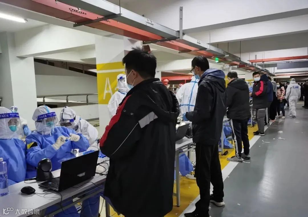 浦东机场UPS货运人员确诊!各货运站人员连夜检测,货运影响持续