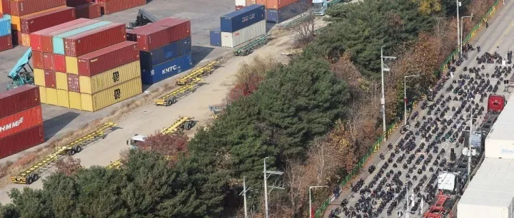 注意！该国超2万名卡车司机无限期罢工！货运延误，制造业供应将中断