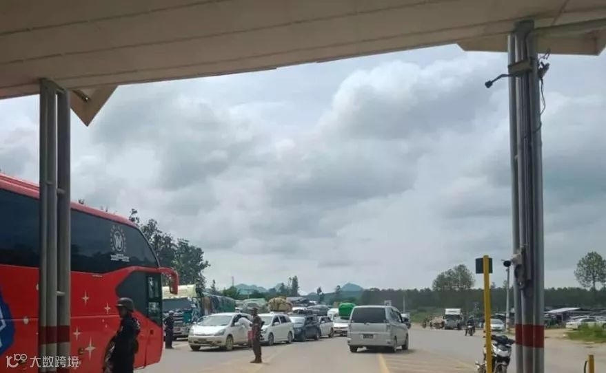 缅甸军事冲突加剧,大量车辆遇袭道路被阻,运费暴涨,近期去往仰光货物需留意!